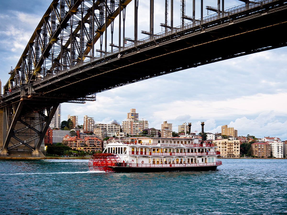 lunch cruise with music on sydney harbour